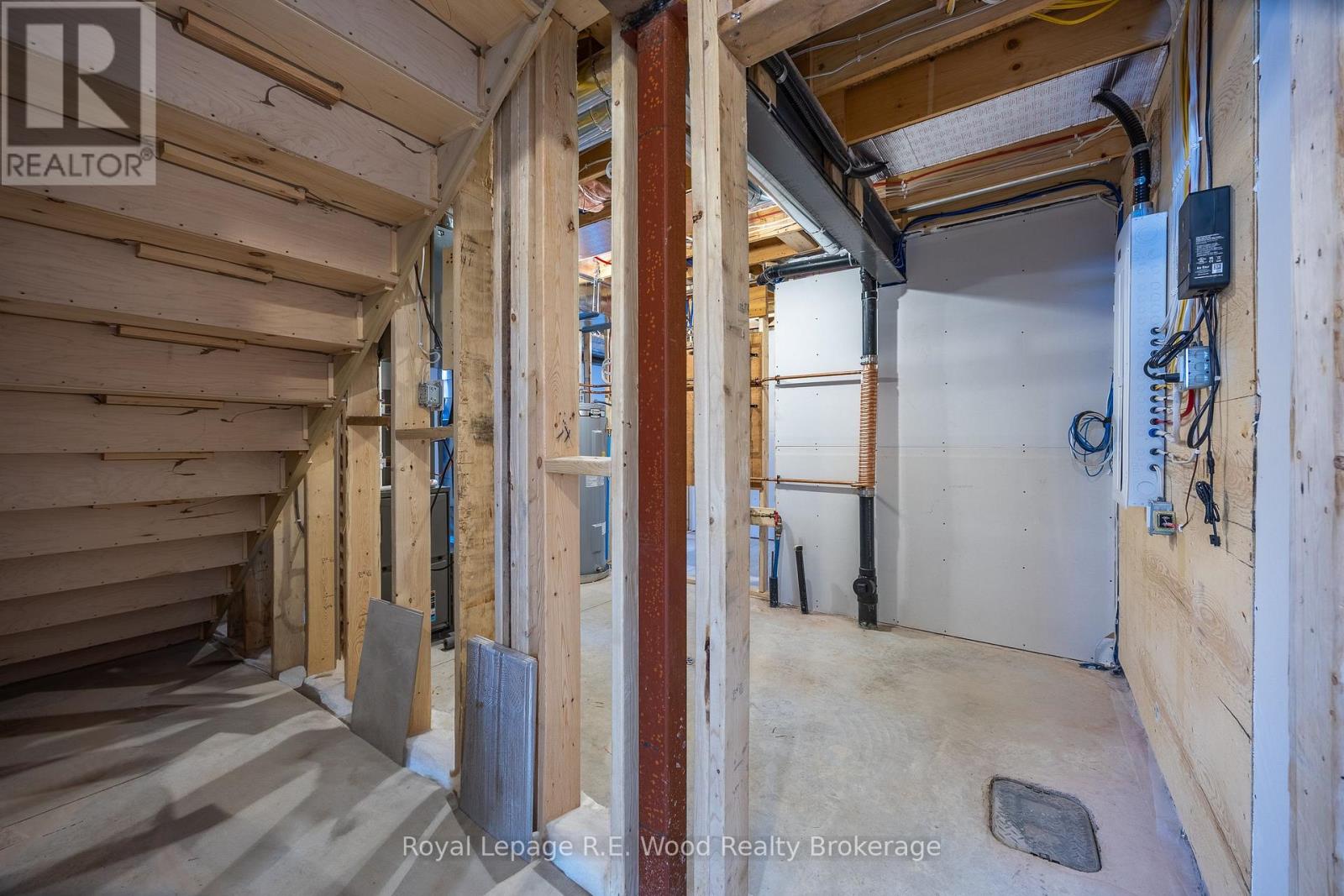 9 GREENHILL DRIVE - 40