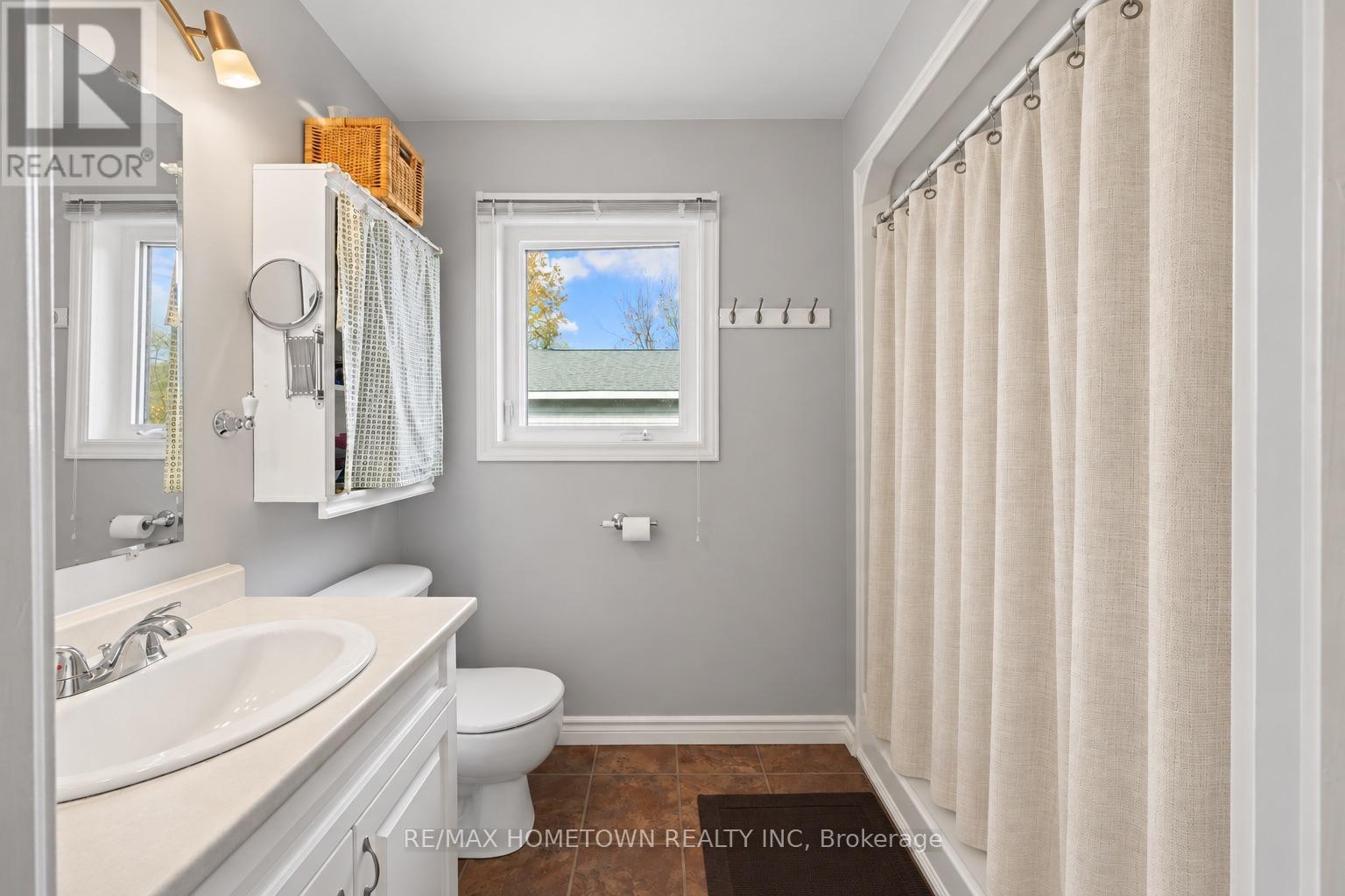 631 LAKE STREET - Image 23