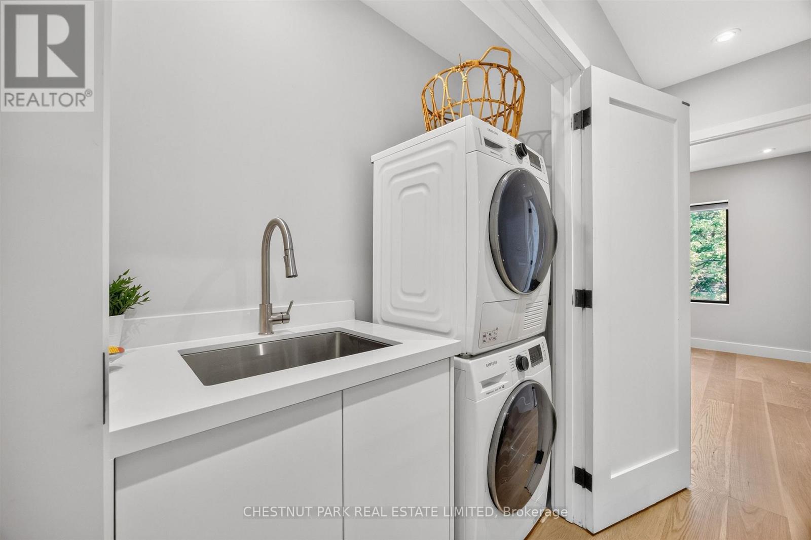 26 Caroline Avenue — photo 33