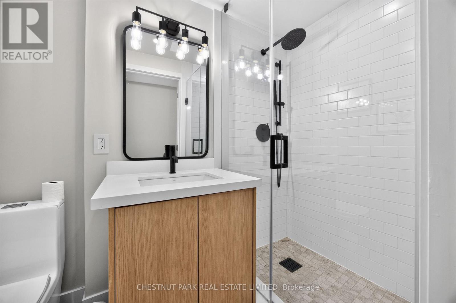 26 Caroline Avenue — photo 41