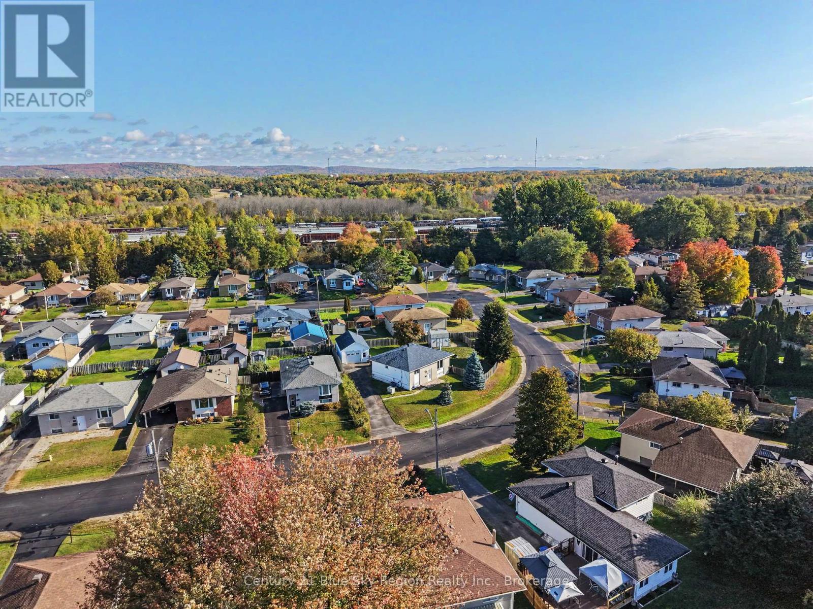 58 VAN HORNE CRESCENT - Image 3