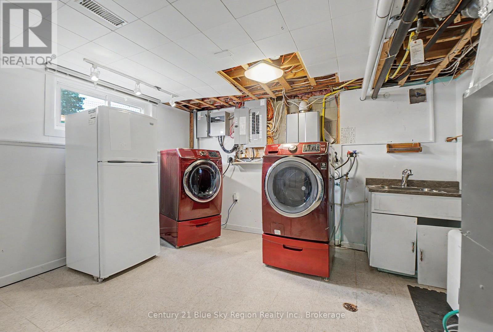 58 VAN HORNE CRESCENT - Image 33