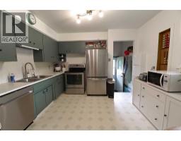 4pc Bathroom - 510 10 Street N, Lethbridge, AB T1H2C8 Photo 6