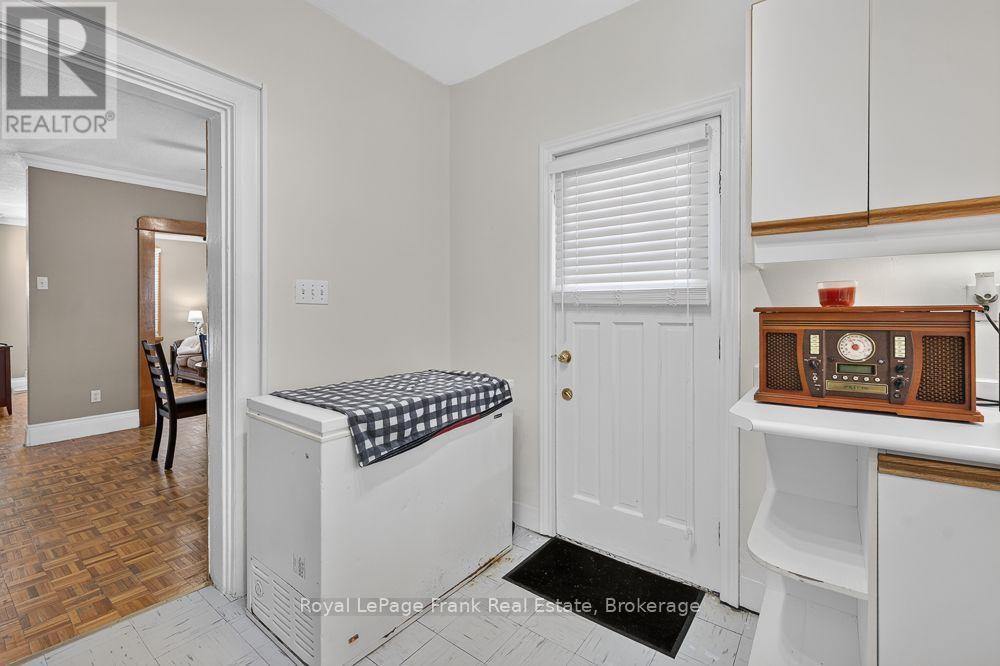72 Twenty Second Street, Toronto, ON photo 15