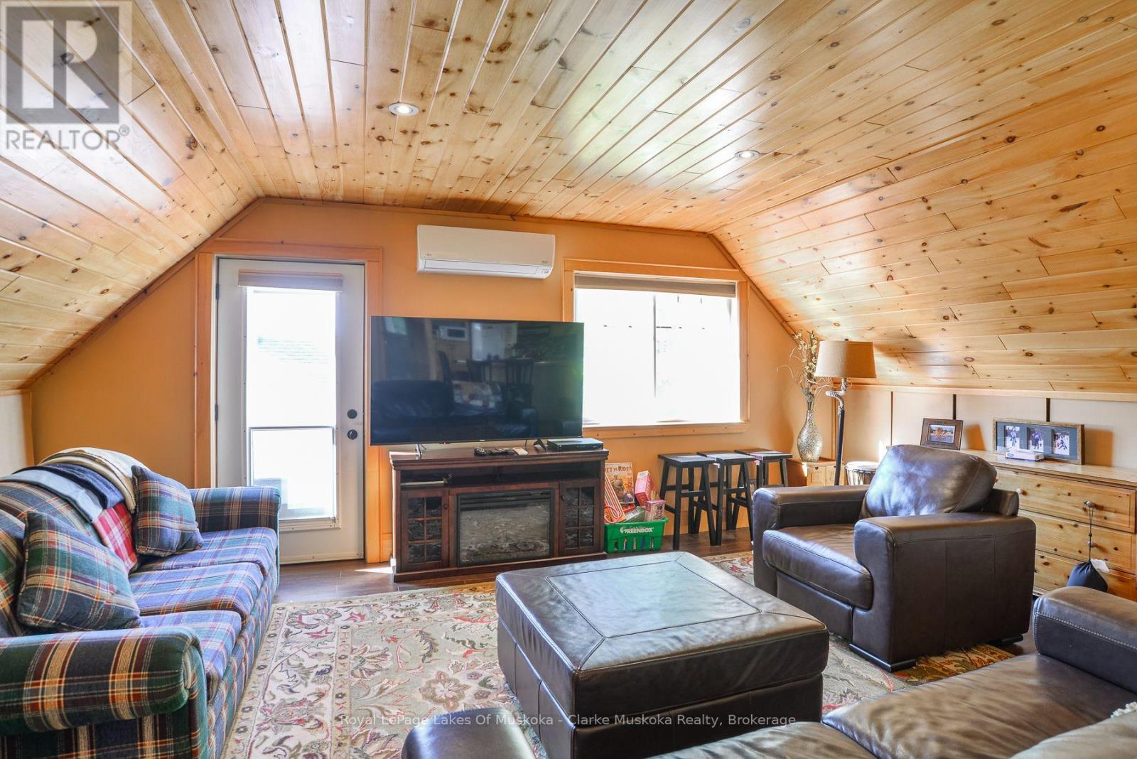 #1 2839 SOUTHWOOD ROAD - 32
