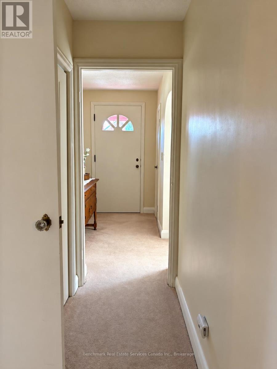 56 SANDERS STREET E - Image 13