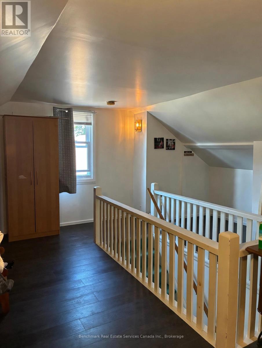 56 SANDERS STREET E - Image 15