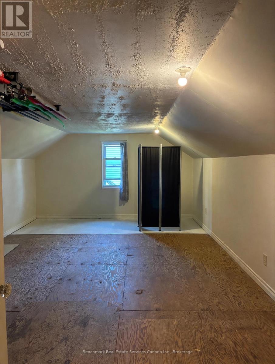 56 SANDERS STREET E - 17