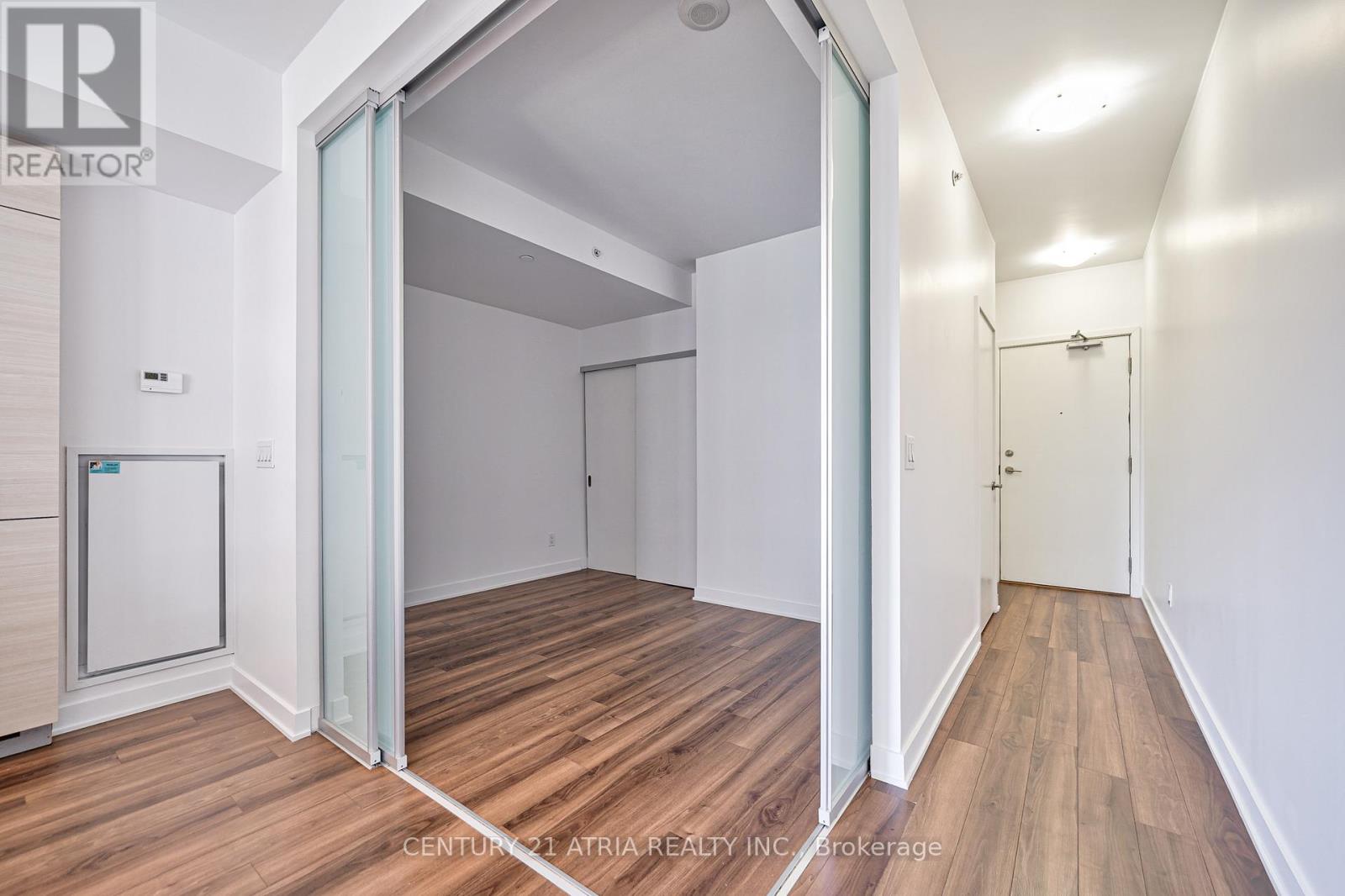210 Simcoe Street — photo 26