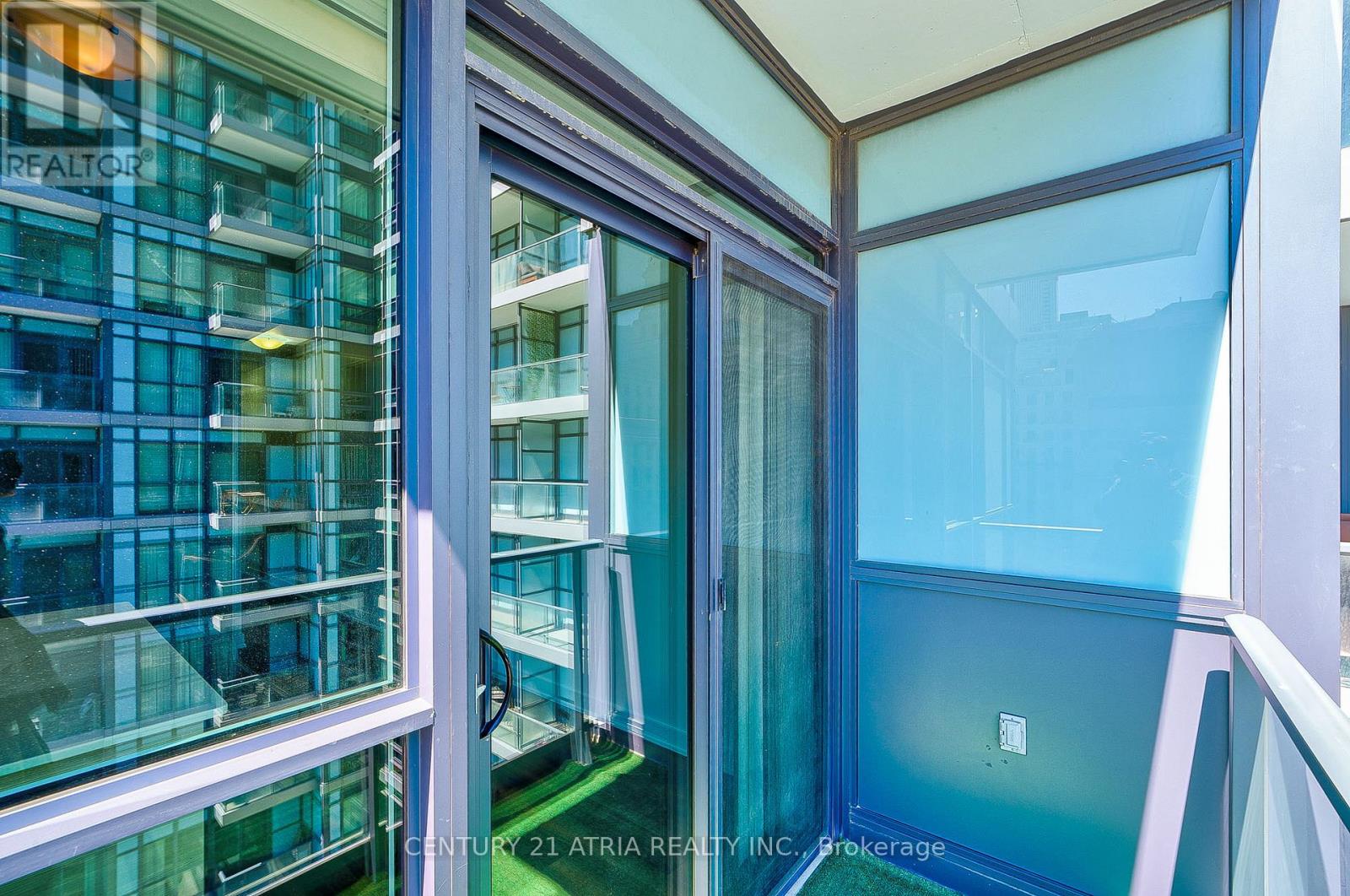 210 Simcoe Street — photo 30