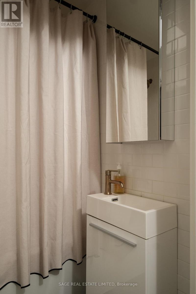 #204 106 DOVERCOURT ROAD - 23