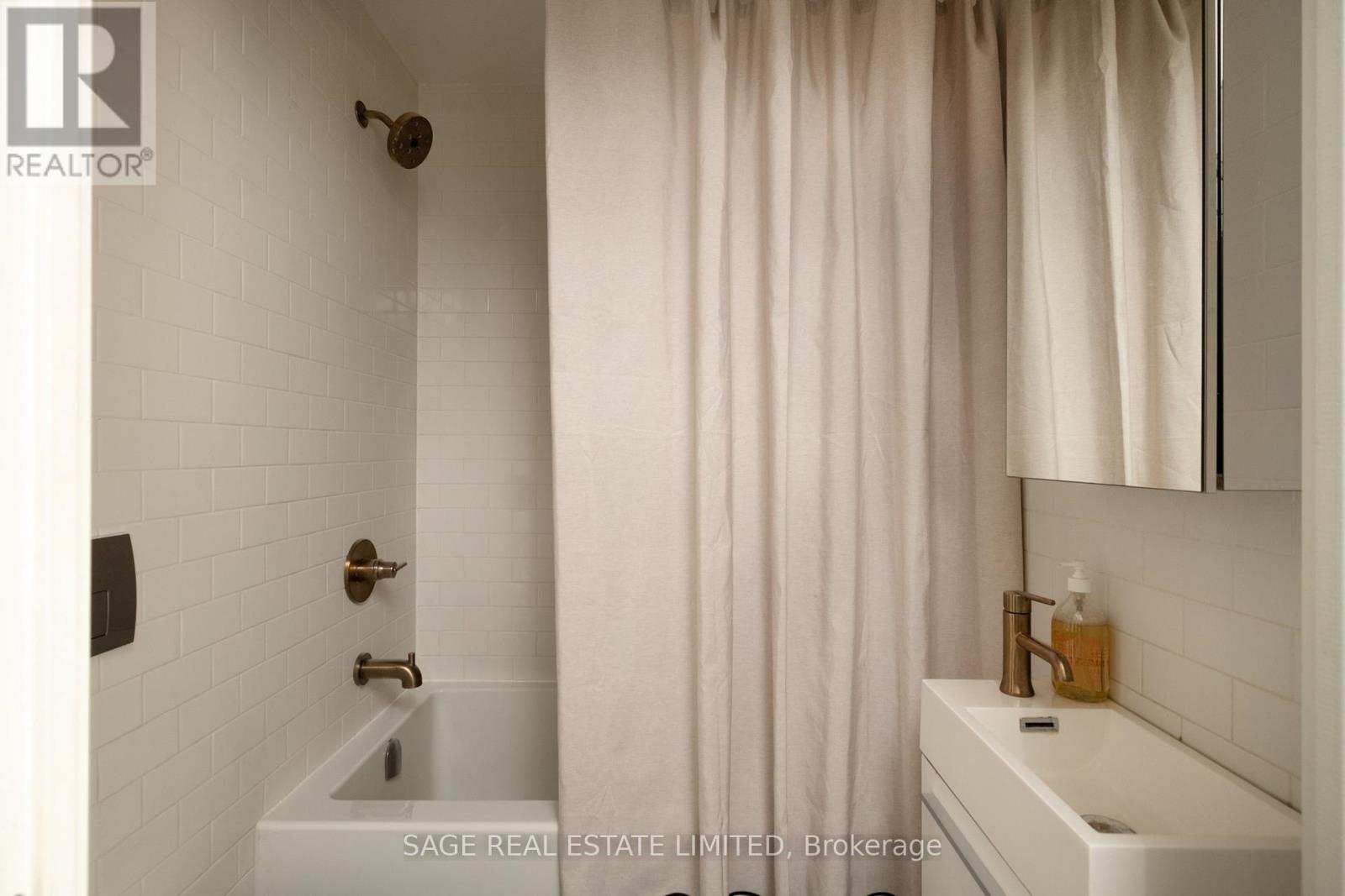 #204 106 DOVERCOURT ROAD - 6