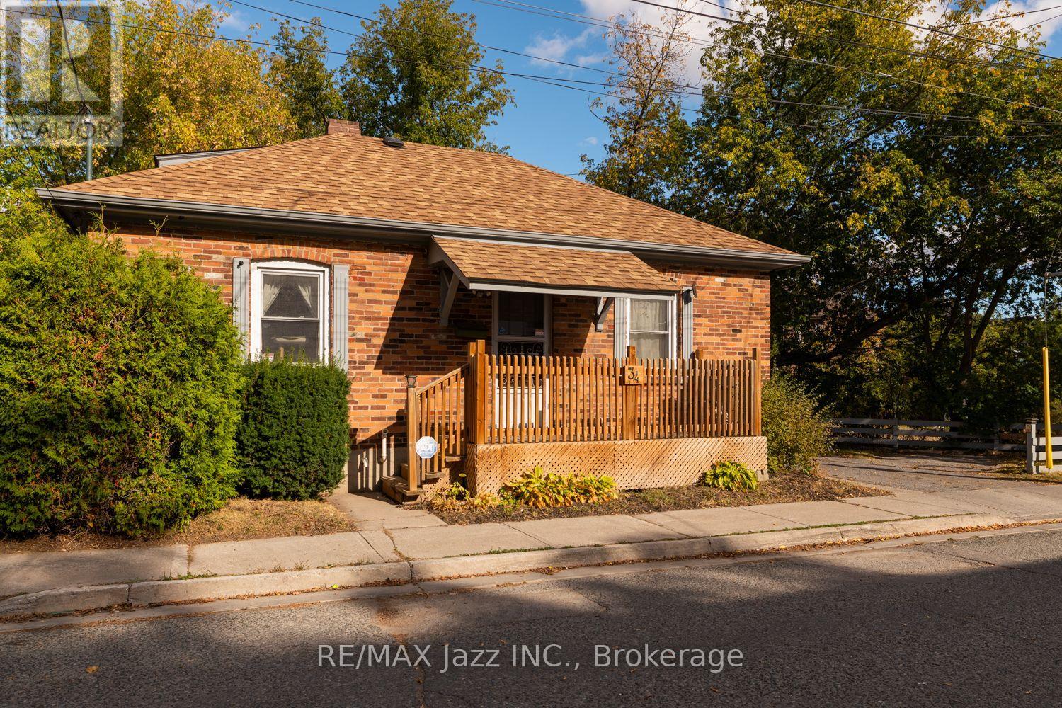 34 JACKSON AVENUE - 2