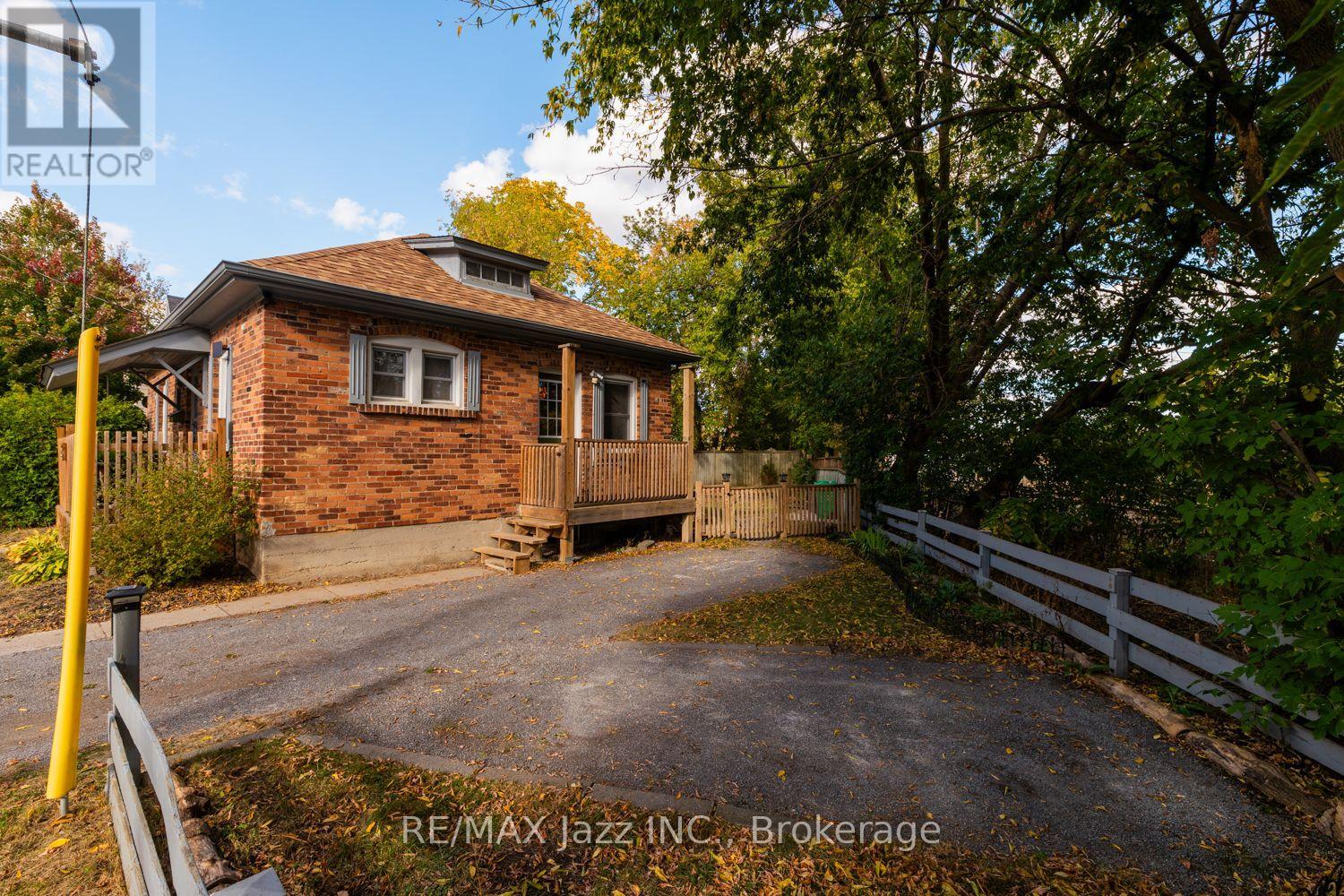 34 JACKSON AVENUE - 4
