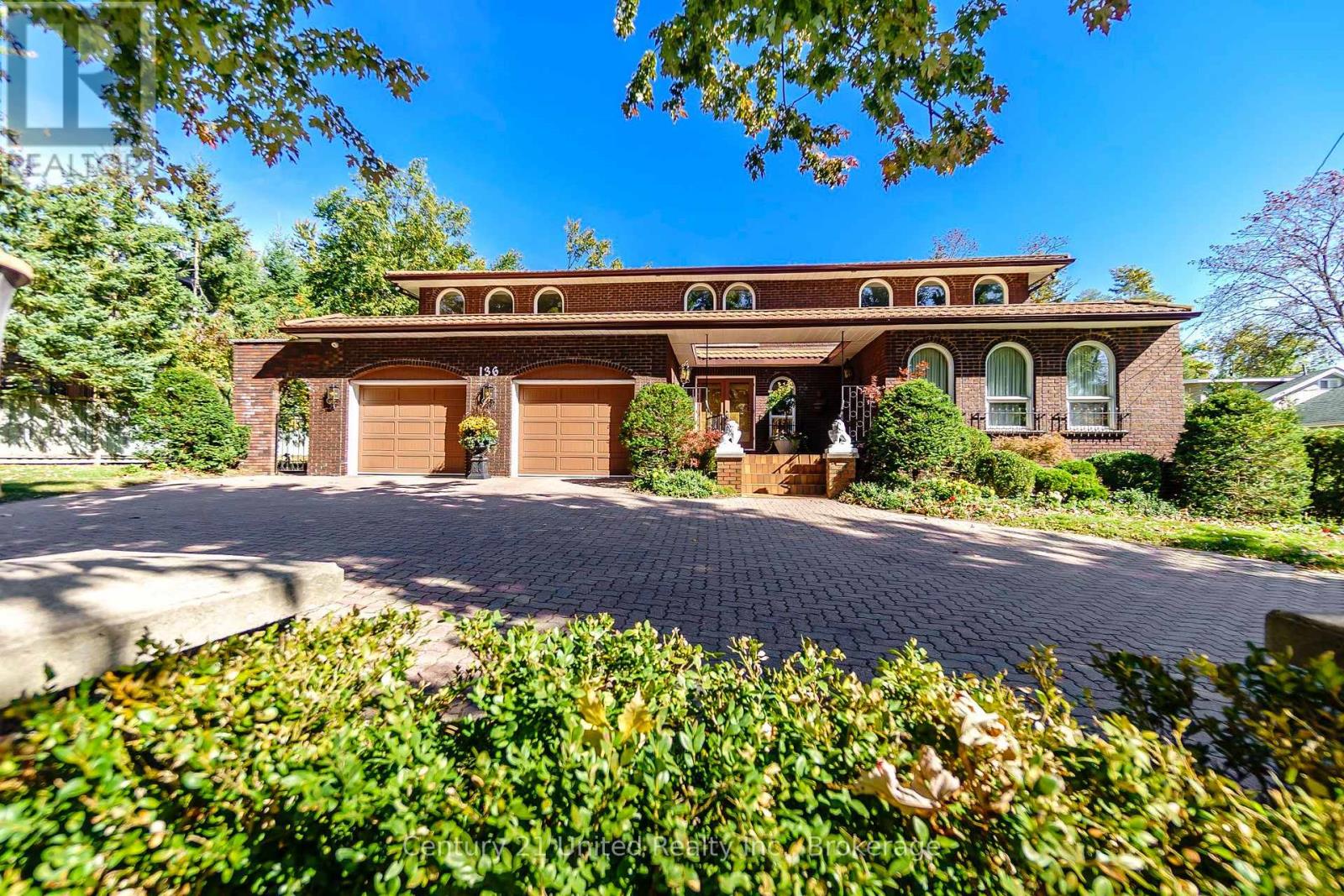136 WALLIS DRIVE - 1
