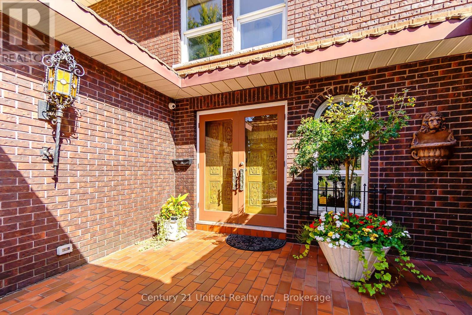136 WALLIS DRIVE - 4
