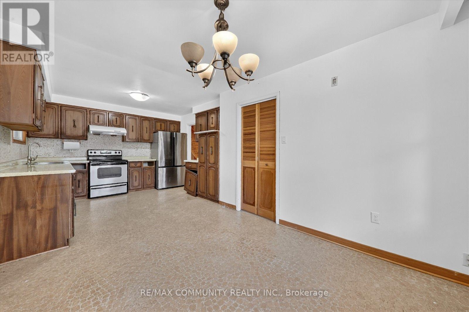 10 Tanya Place, Toronto, ON photo 10