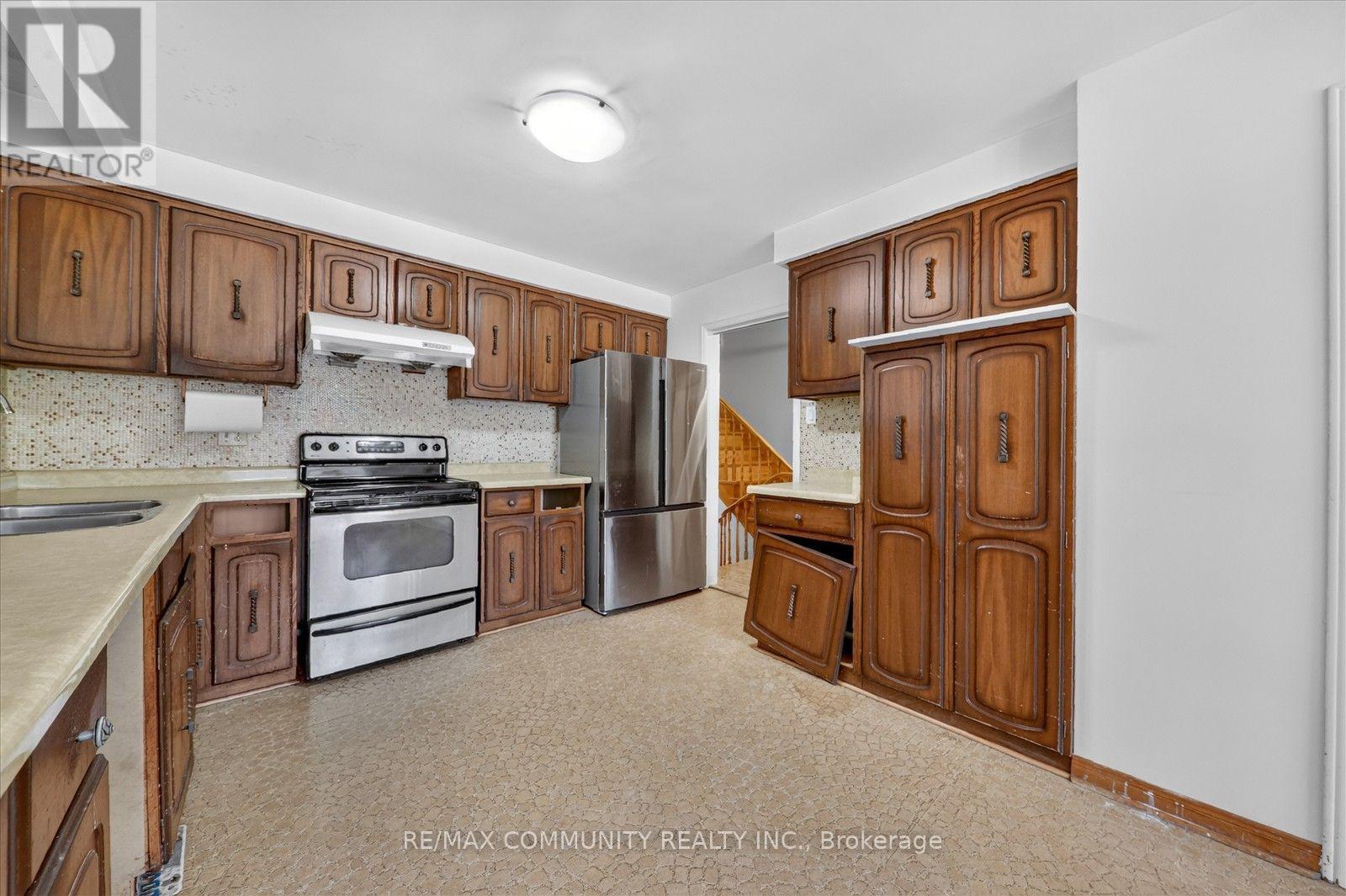 10 Tanya Place, Toronto, ON photo 11