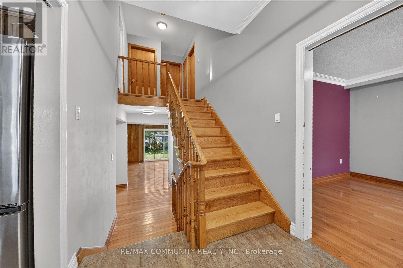 10 Tanya Place, Toronto, ON photo 13