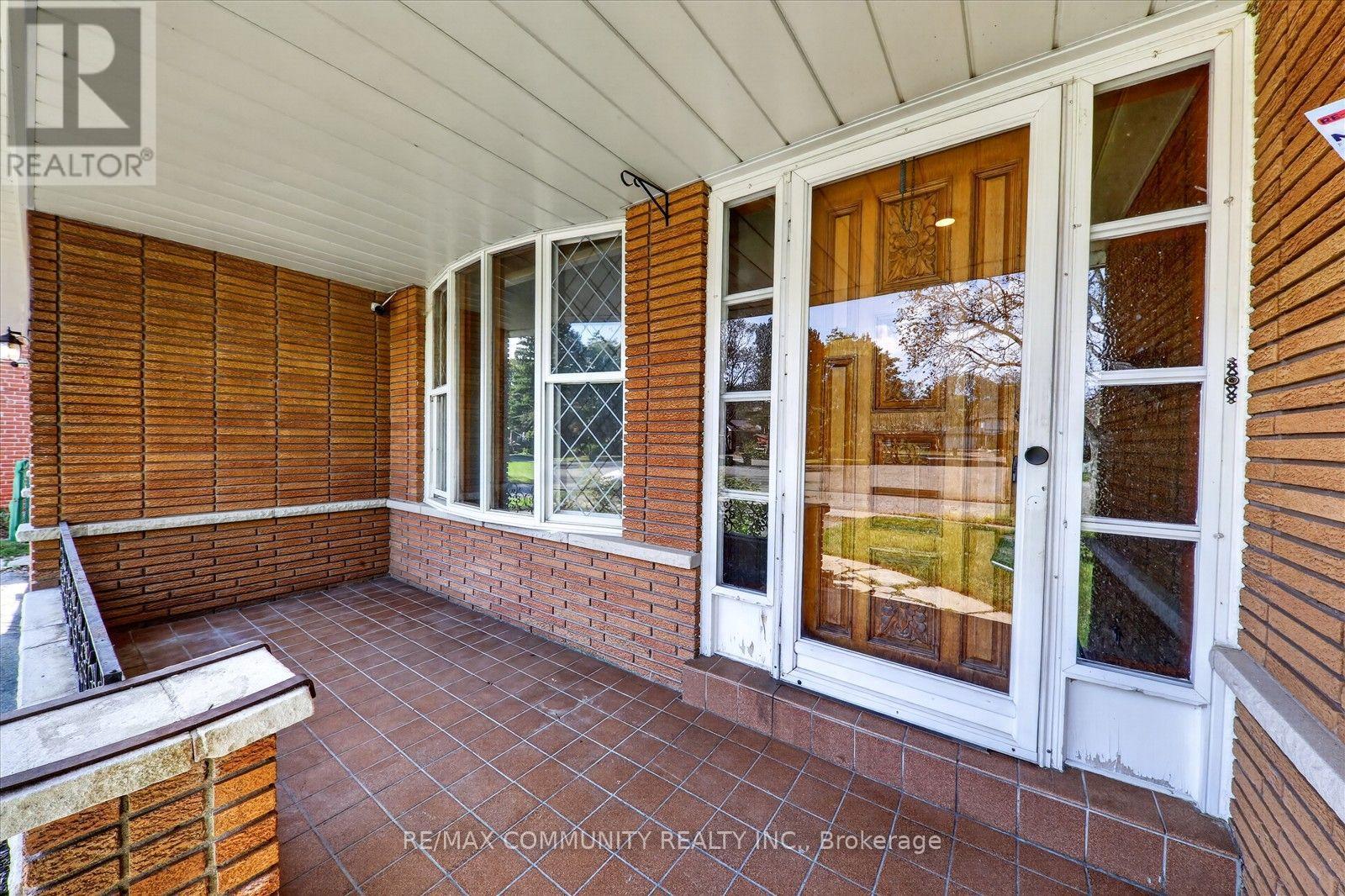 10 Tanya Place, Toronto, ON photo 4