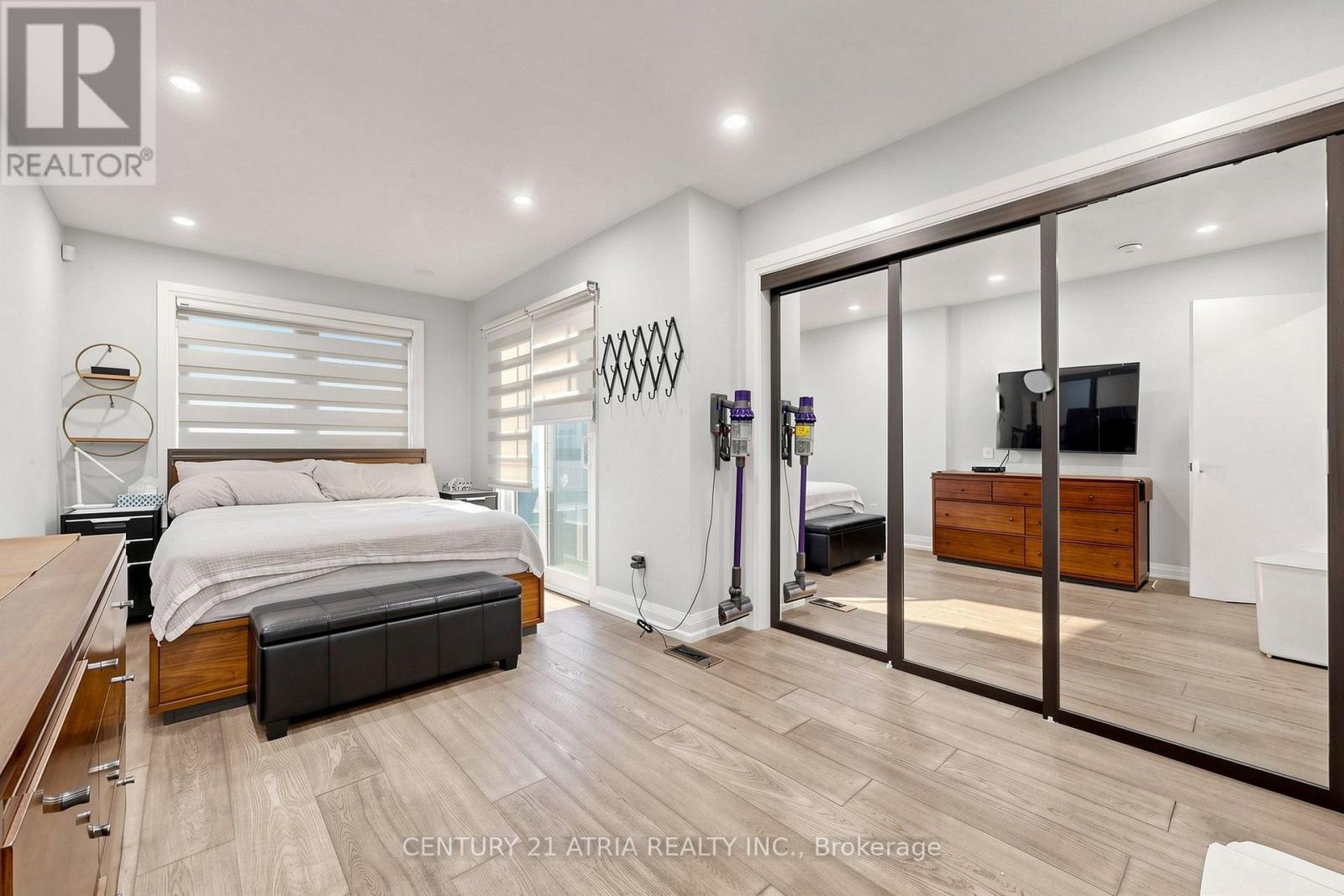 5 Bertmount Avenue, Toronto, ON photo 21