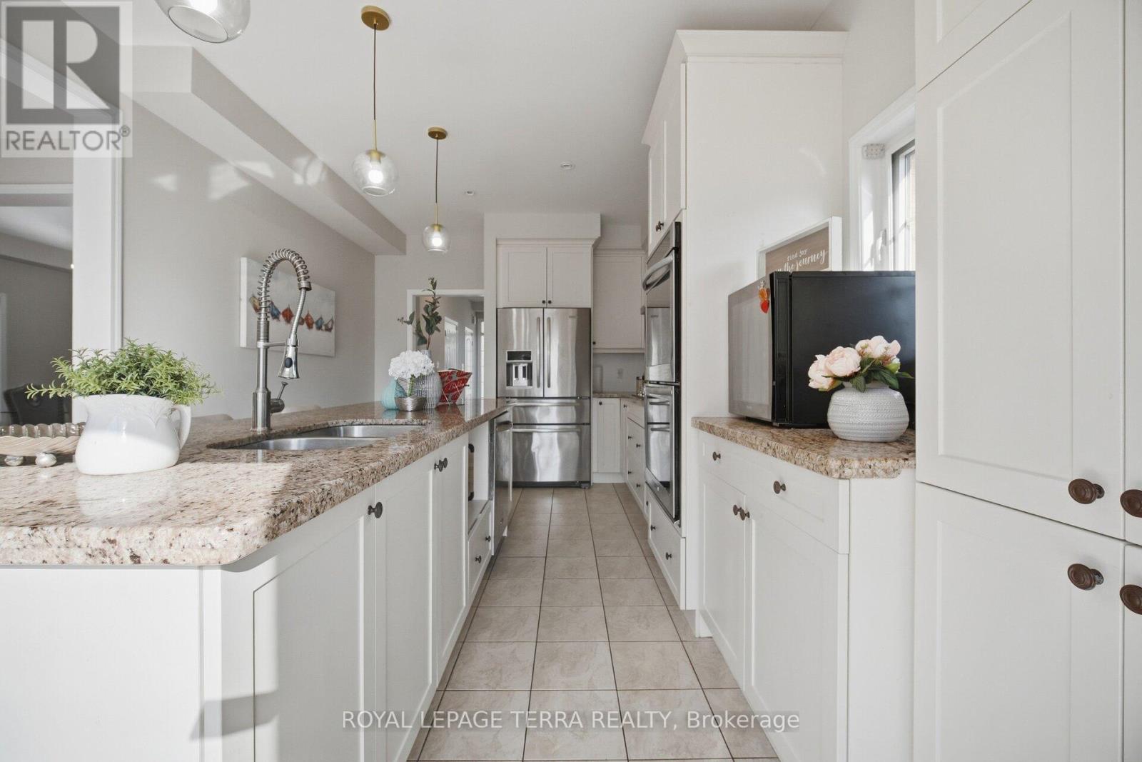 86 Edwin Carr Street, Clarington, ON photo 9