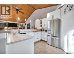 2575 Coho Dr, Gabriola Island, BC V0R1X7 Photo 12