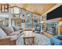 Primary Bedroom - 2575 Coho Dr, Gabriola Island, BC V0R1X7 Photo 7