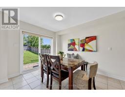 Bedroom 3 - 18 Herefordshire Crescent, Newmarket, ON L9N0B7 Photo 11