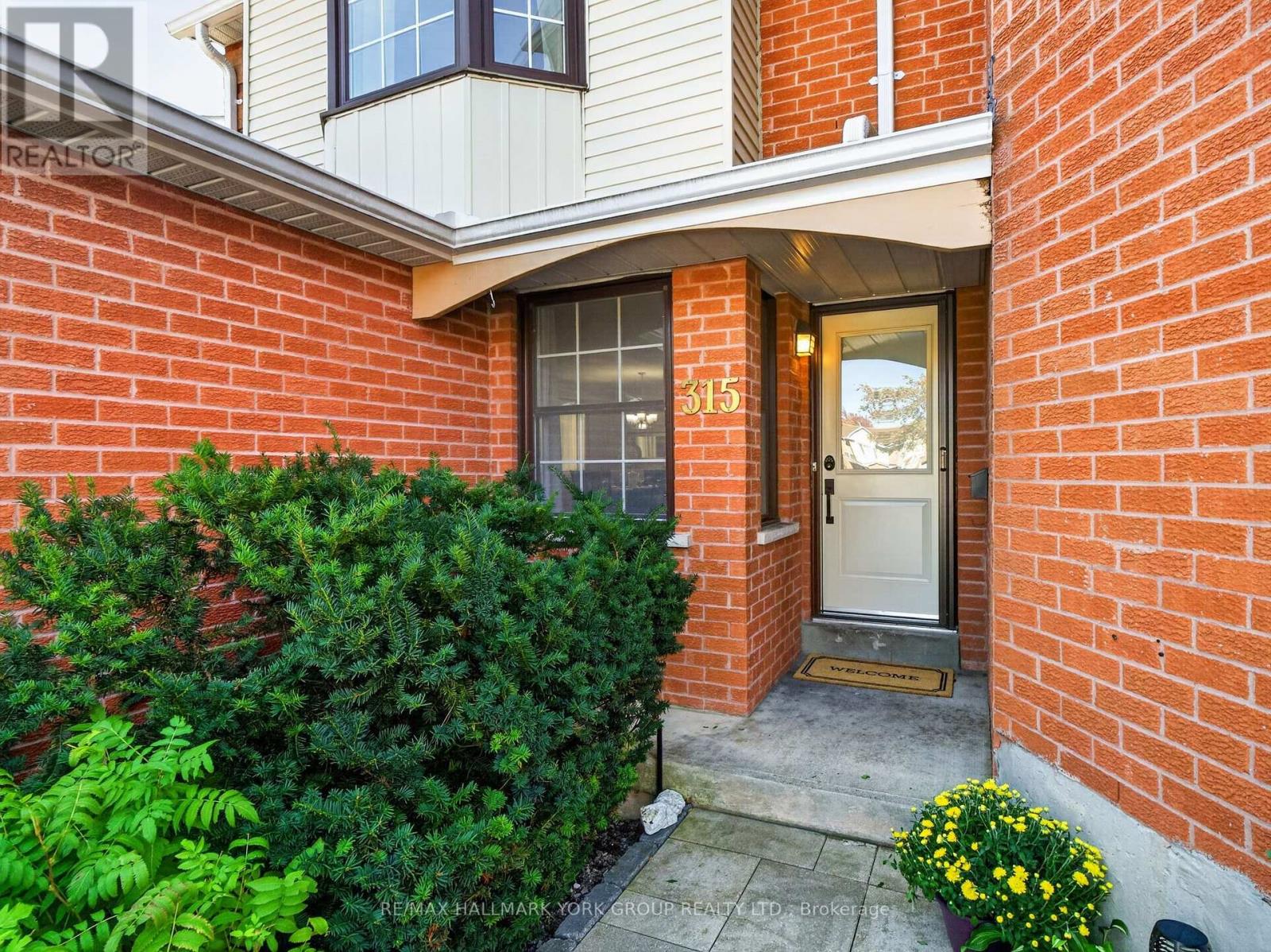 32- 315 Wilkes Court, Aurora, ON photo 3