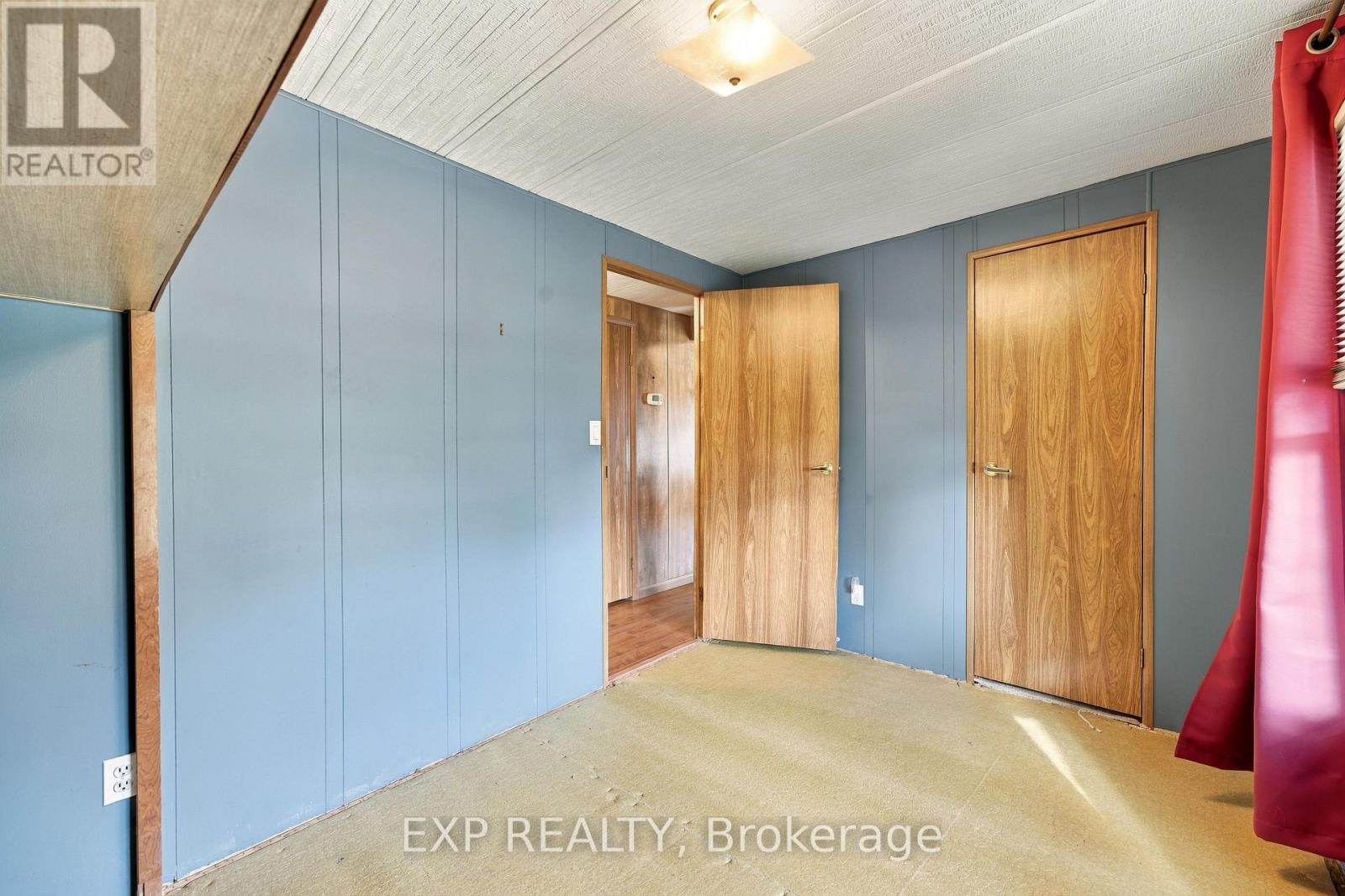 139 ROXANNA DRIVE - 16