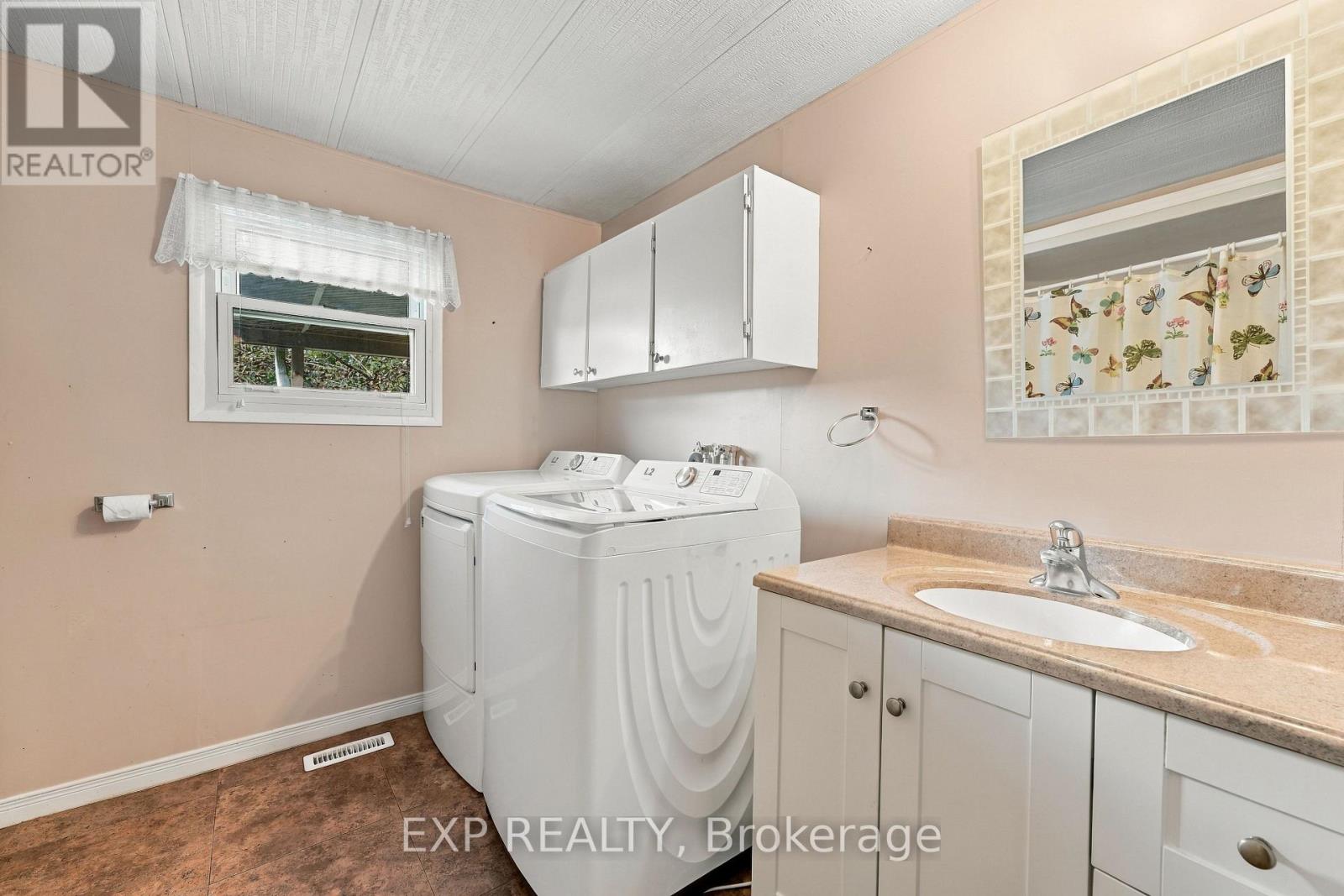 139 ROXANNA DRIVE - 21