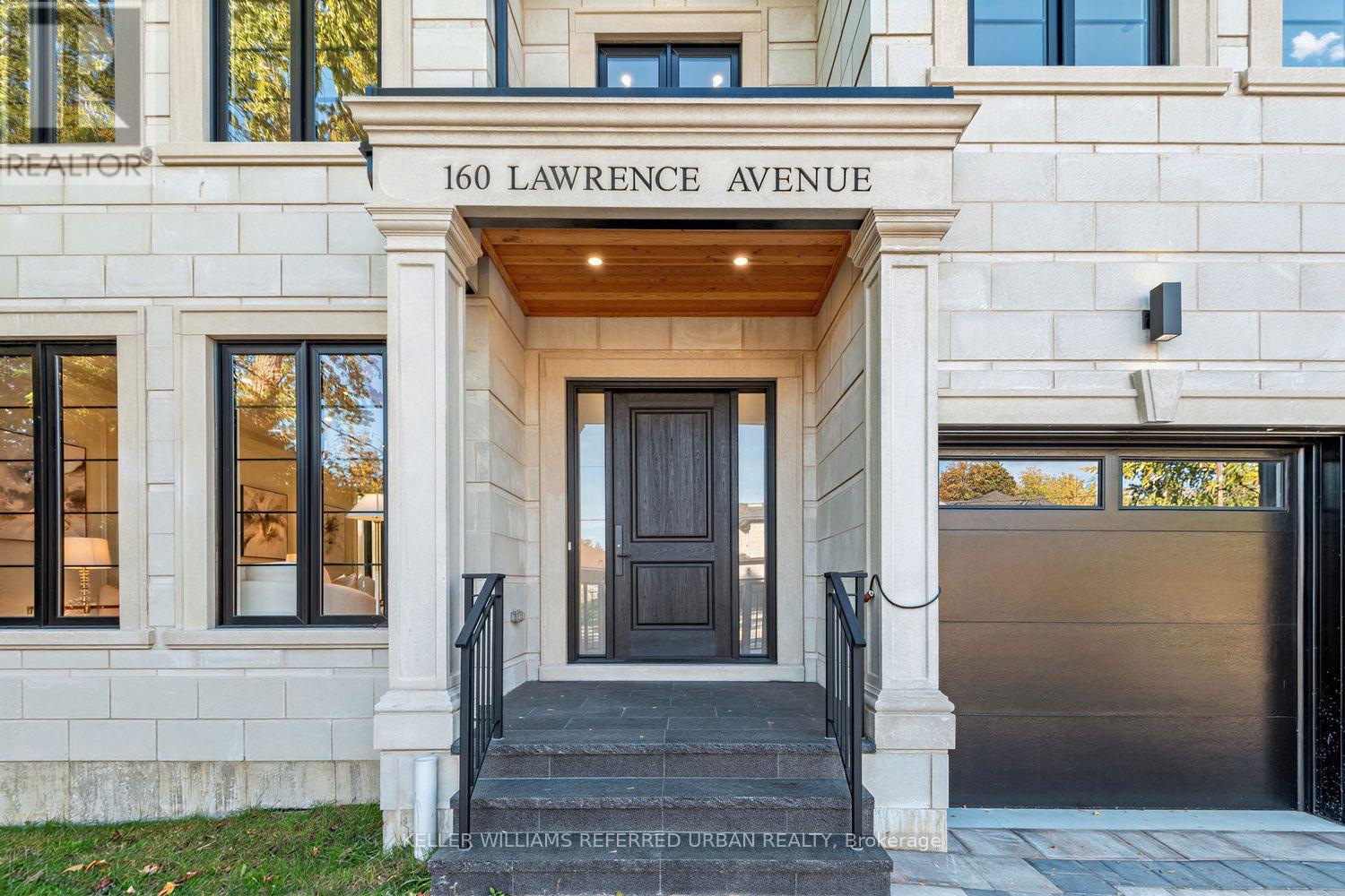 160 Lawrence Avenue, Richmond Hill, ON photo 3