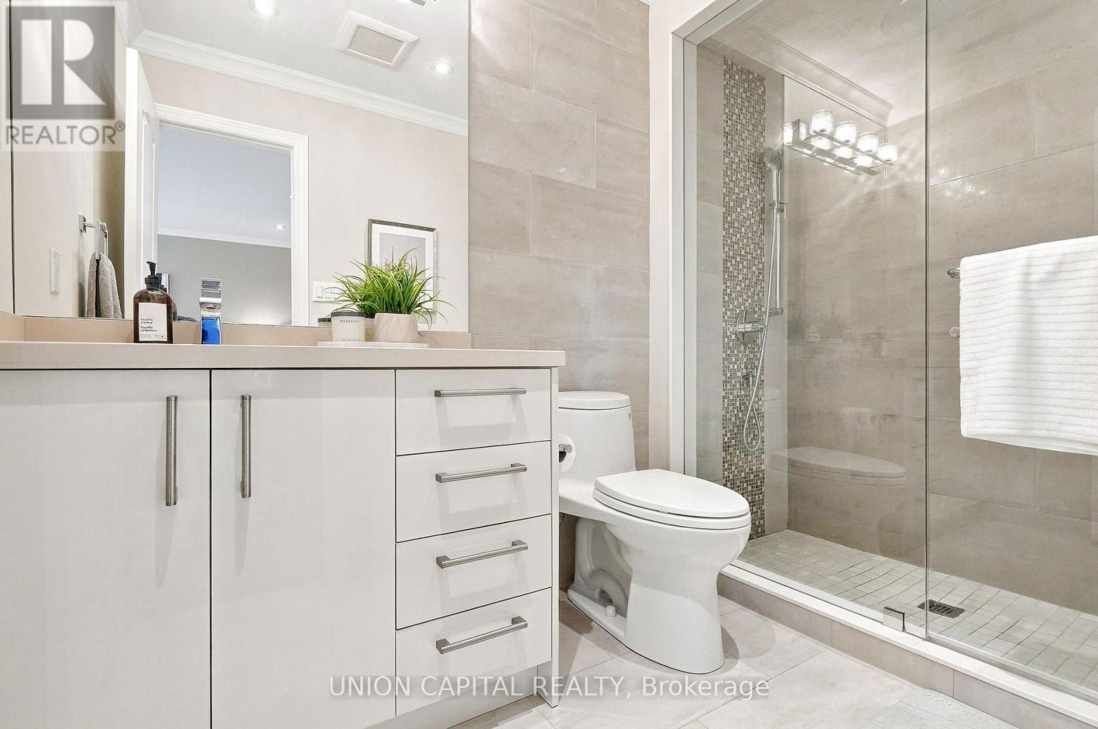 126 Matteo David Drive, Richmond Hill, ON photo 12