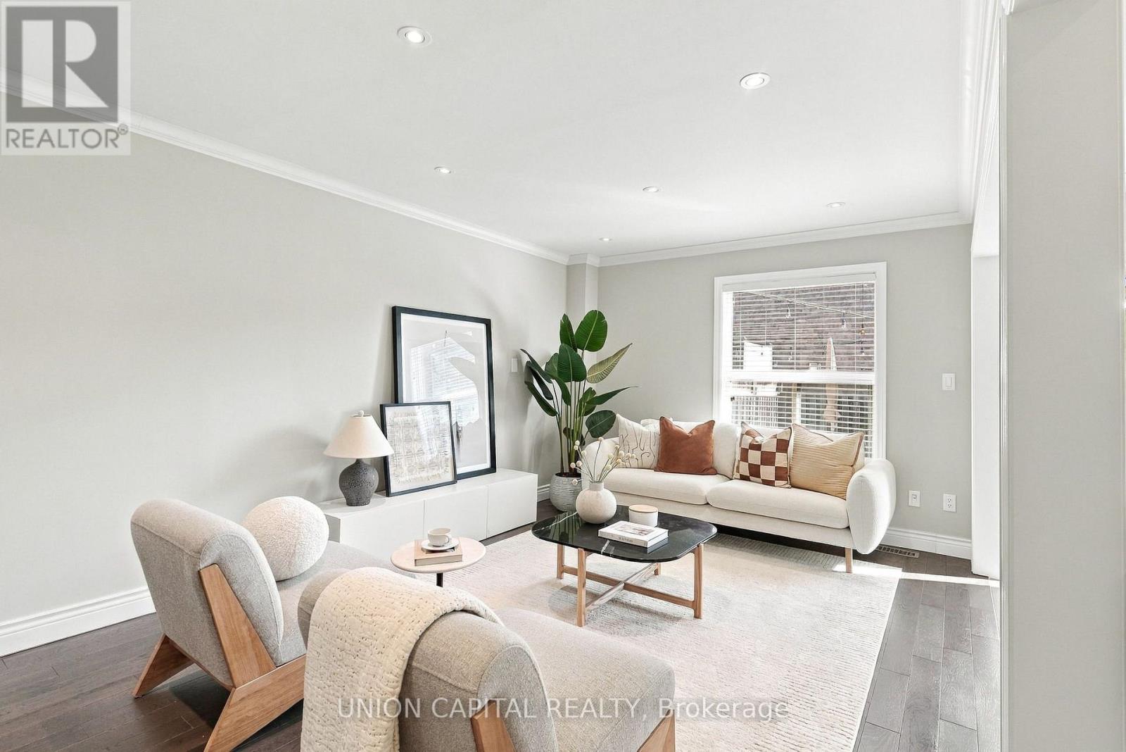 126 Matteo David Drive, Richmond Hill, ON photo 3