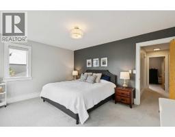 2pc Bathroom - 1917 27 Avenue Sw, Calgary, AB T2T1H4 Photo 16