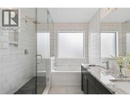 4pc Bathroom - 1917 27 Avenue Sw, Calgary, AB T2T1H4 Photo 18