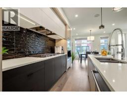 4pc Bathroom - 228 33 Avenue Ne, Calgary, AB T2E2H6 Photo 13