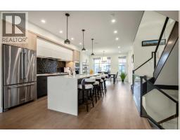 2pc Bathroom - 228 33 Avenue Ne, Calgary, AB T2E2H6 Photo 10