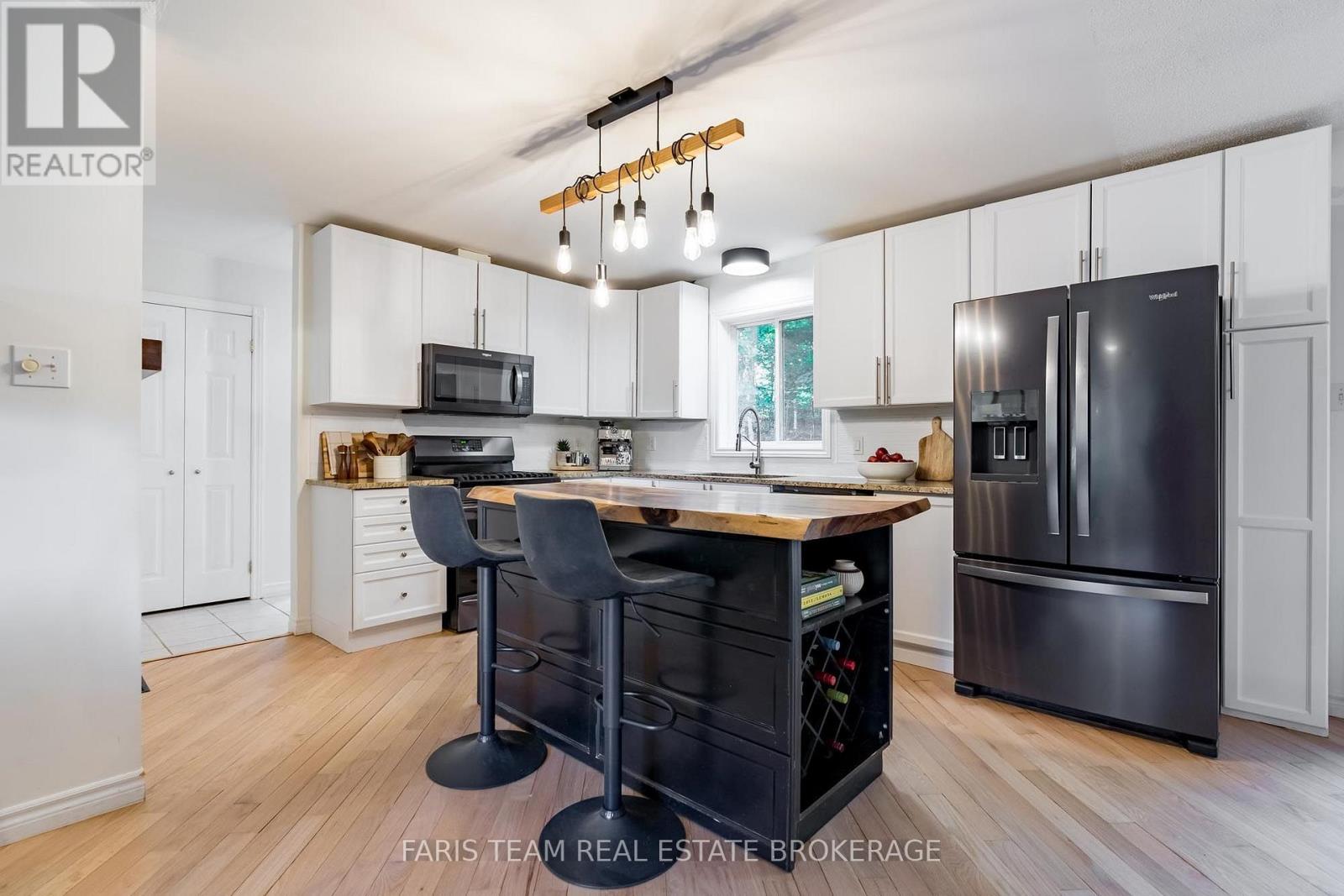55 Davenport Drive, Springwater, ON photo 5