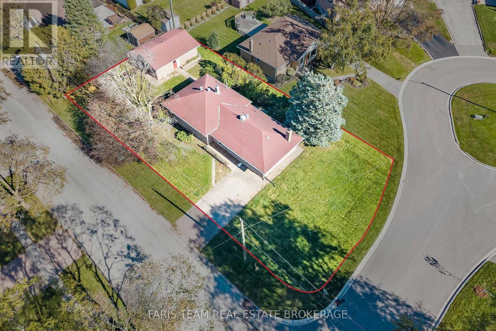 82 Oakley Park Square, Barrie, ON photo 2