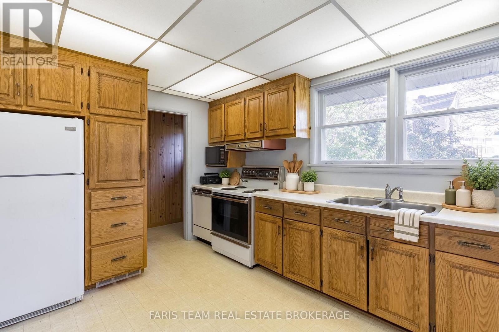 82 Oakley Park Square, Barrie, ON photo 4