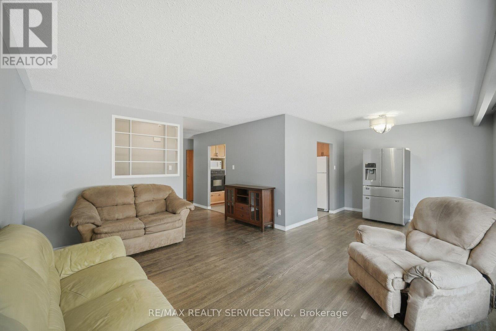 49 FERNDALE CRESCENT - 11