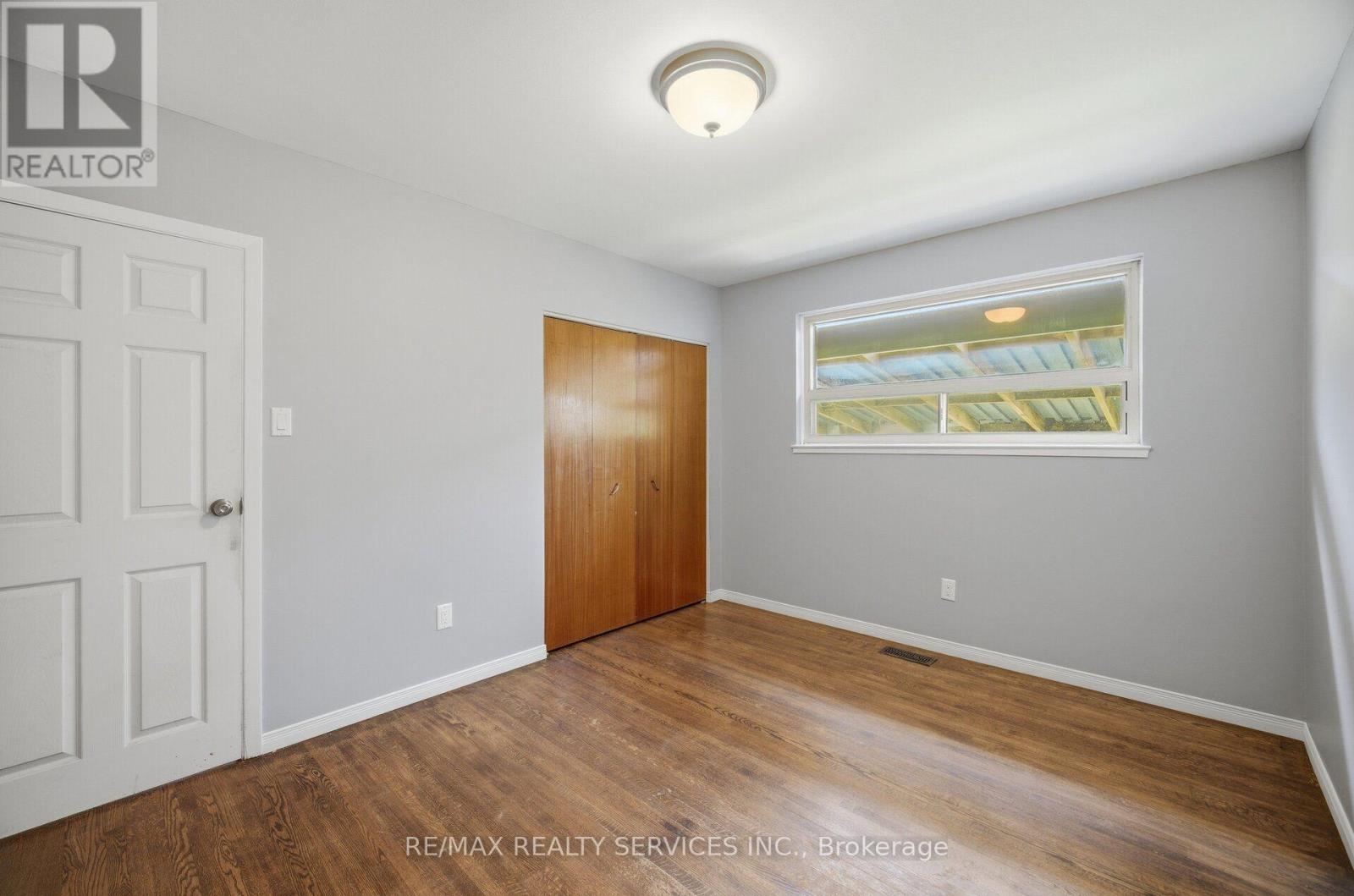 49 FERNDALE CRESCENT - 21
