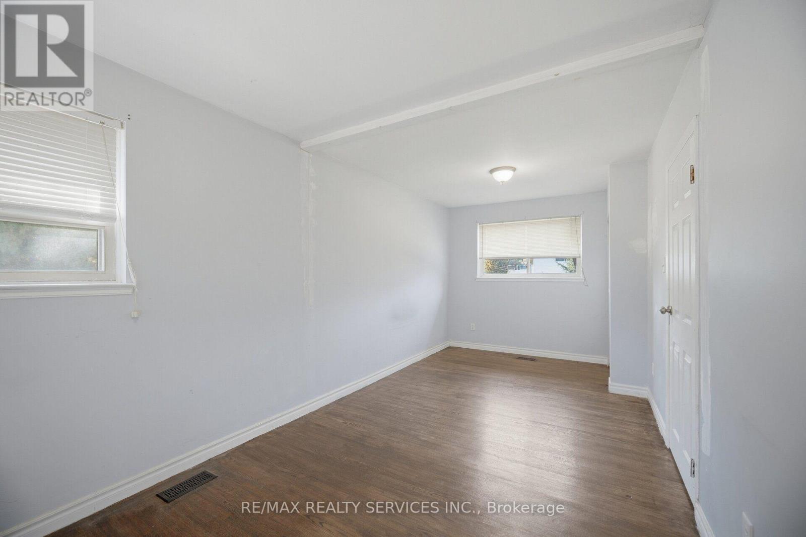49 FERNDALE CRESCENT - 23
