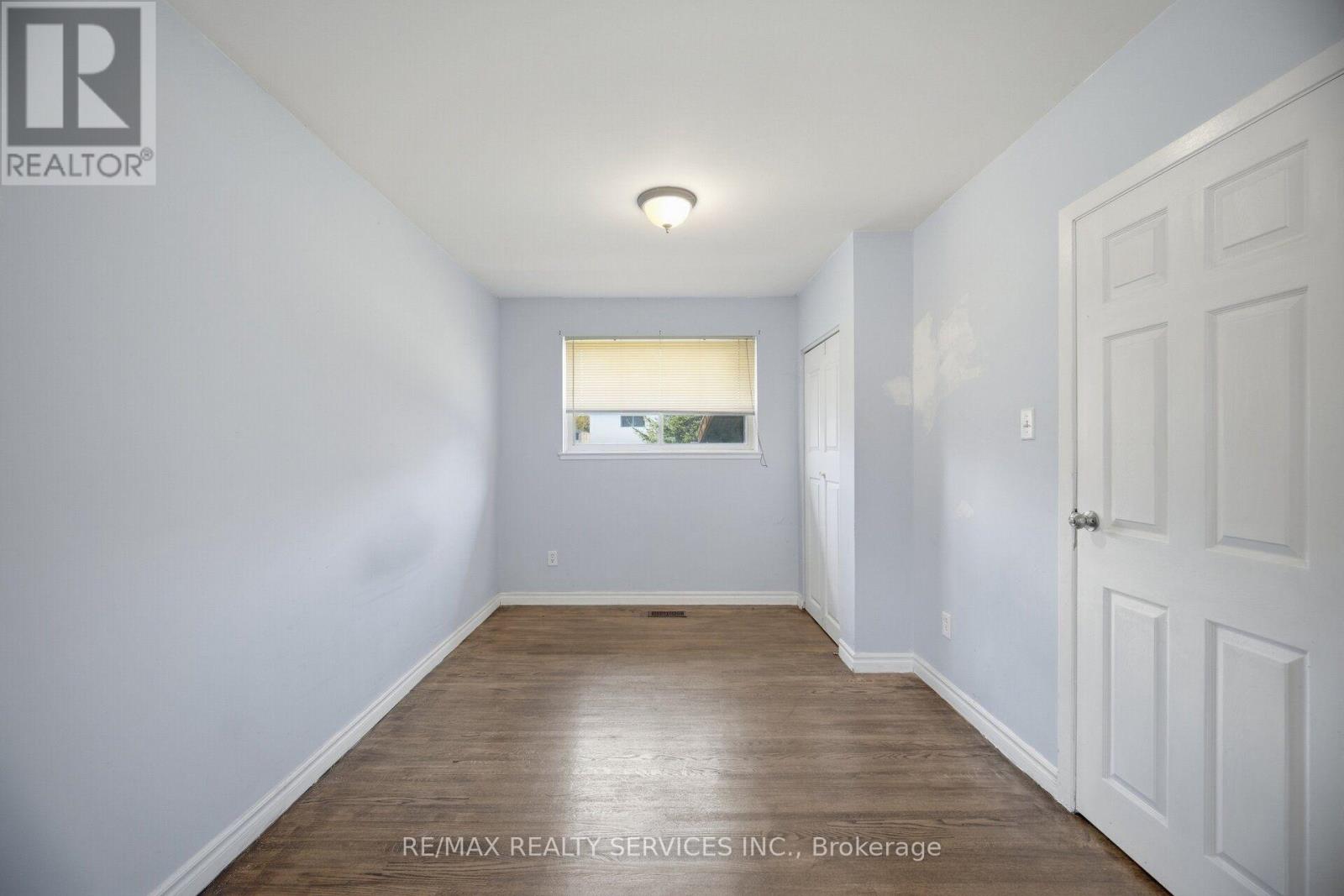 49 FERNDALE CRESCENT - 28