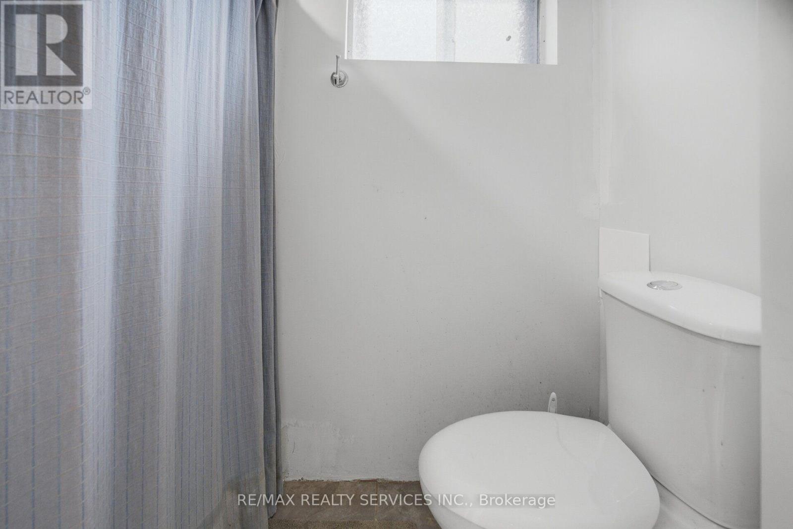 49 FERNDALE CRESCENT - 39