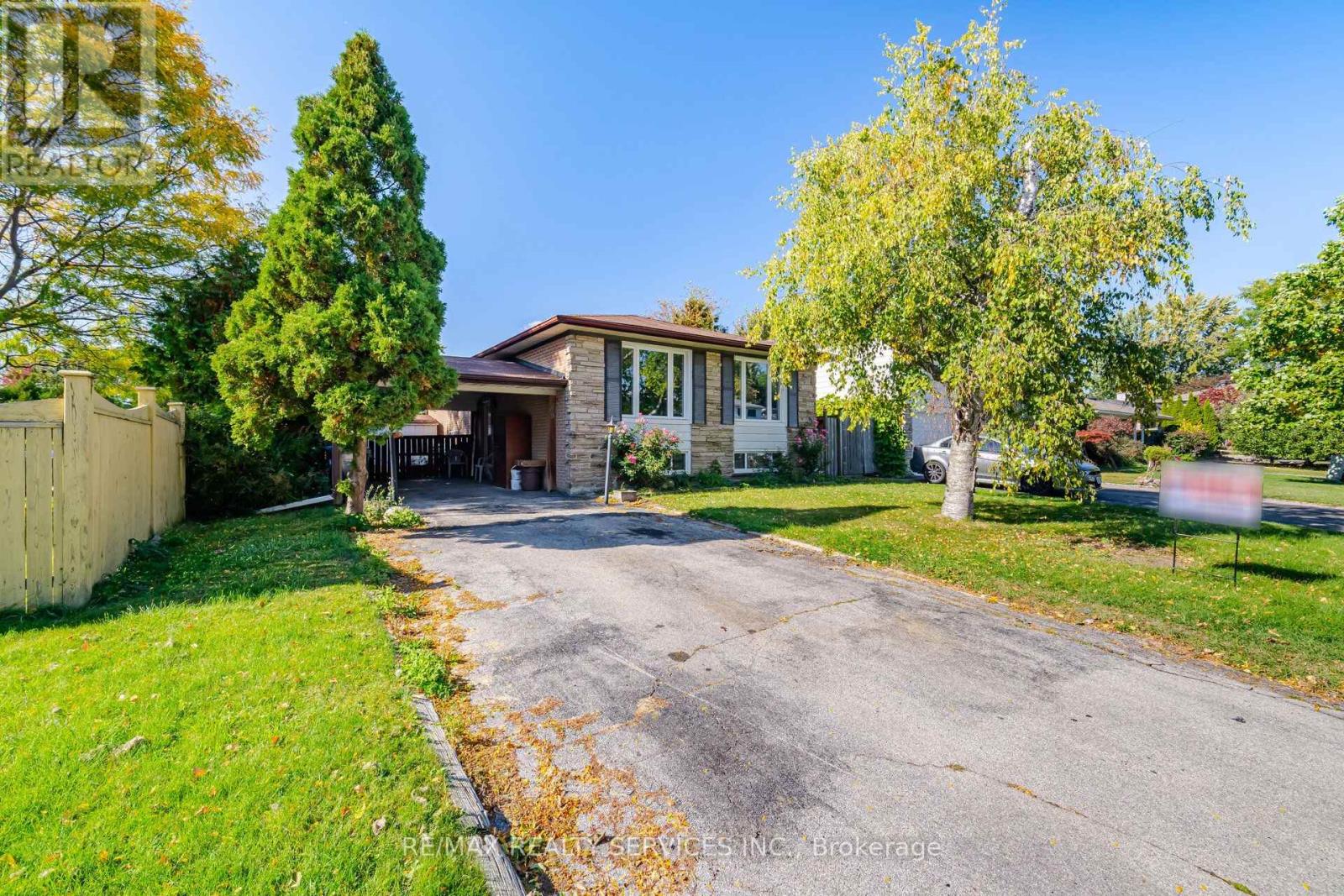 49 FERNDALE CRESCENT - 4