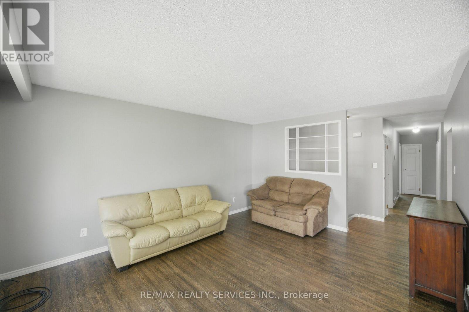 49 Ferndale Crescent, Brampton, ON photo 9
