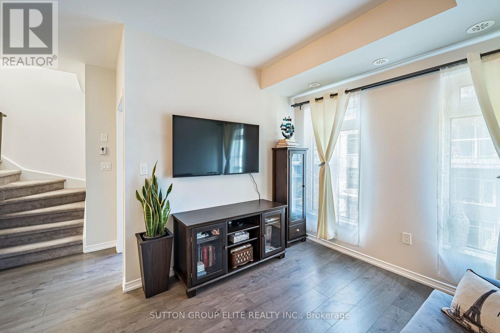 #245 19 APPLEWOOD LANE - 14